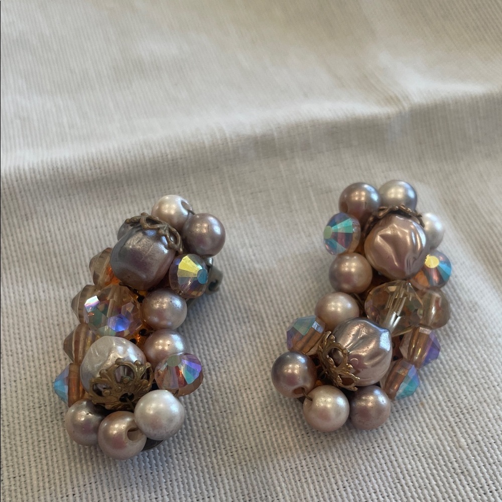 Elegant Pearl Cluster clip on Earrings